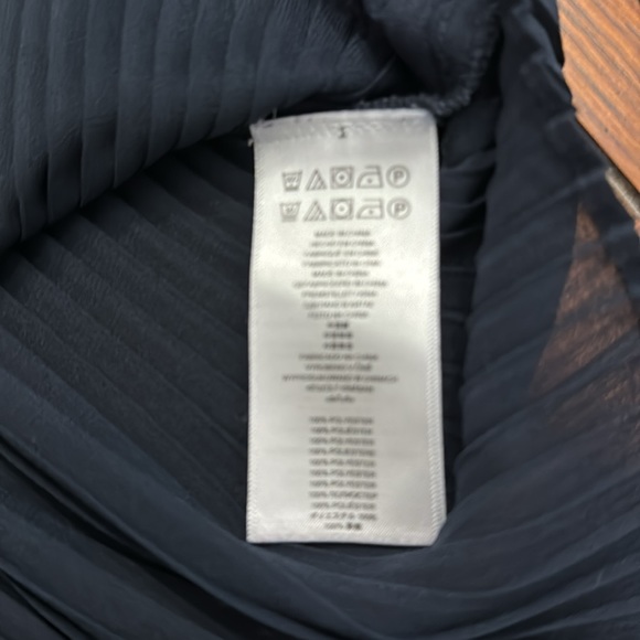 Michael Kors Navy Blue Sleeveless Top. - Picture 7 of 9